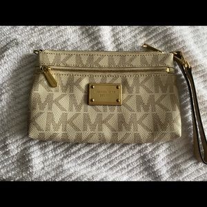 Michael kors clutch